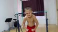 Video: This kid’s supreme strength made us feel like little girls