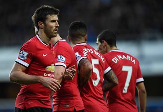 Michael Carrick signs a new deal at Manchester United