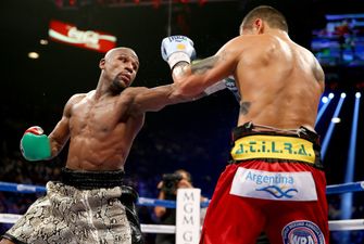 Video: Who would win in a fight – Floyd Mayweather Jnr or a rattlesnake?