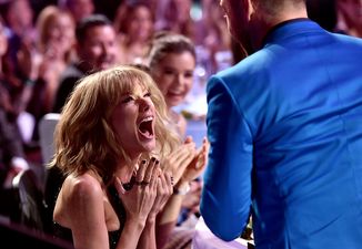 Timberlake and Swift switch roles at music awards show