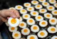 This fella couldn’t make a fried egg so he got his WhatsApp group to help