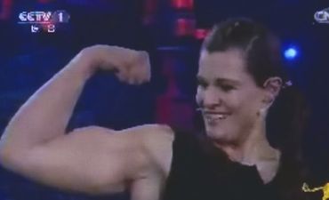 Video: Incredible footage of World’s Strongest Woman rolling up metal frying pans