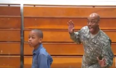 Video: Returning US solider surprises his son with this heart-warming school photobomb