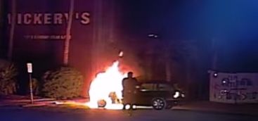 Video: This brave US cop dived into a burning car to save the driver…