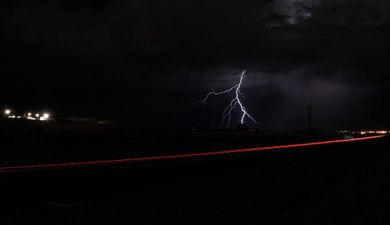 Photo: Stunning thunderstorm brings Bangkok to standstill