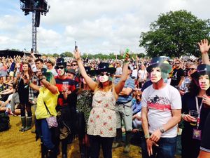 Isle of Wight festival honours Jimi Hendrix with mask-wearing world-record attempt…