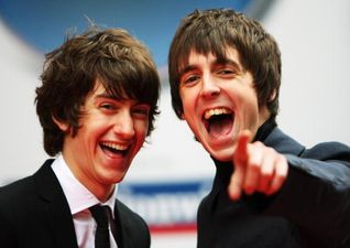 Video: Alex Turner and Miles Kane dancing at The Strokes gig