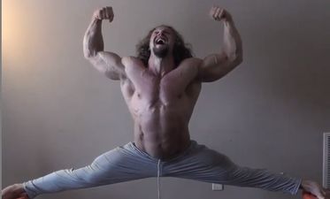 American bodybuilder performs the most extreme splits we’ve ever seen (Video)