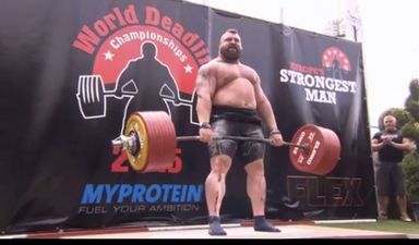 Eddie Hall lifts a new 1,020lb deadlift world record…and it looked easy (Video)