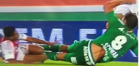 Rapid Wien’s Schwab sent off for brutal two-footed lunge on Ajax player (Video)