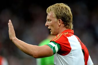 Photographers scrap after Dirk Kuyt scores for Feyenoord (video)