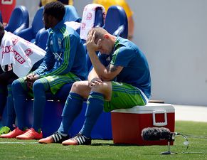 MLS star Chad Barrett injures himself celebrating first-minute goal (Vine)