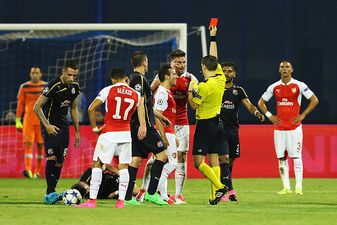 Olivier Giroud challenge earns him a red card (Video)