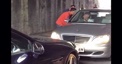 Two stubborn drivers get stuck in a tunnel and refuse to back up – for 40 minutes  (Video)