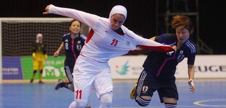 Iran’s women’s futsal team score majestic team goal (Video)