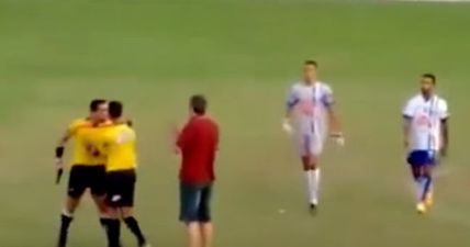 Crazy scenes as a Brazilian referee pulls out a gun during a match (Video)