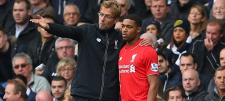 Liverpool boss Jürgen Klopp takes the p*ss out of Jordan Ibe in training (Vine)