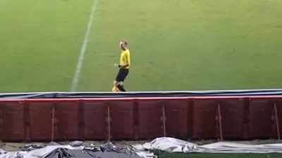 Linesman can’t resist the urge to dance along to crowd chants (Video)