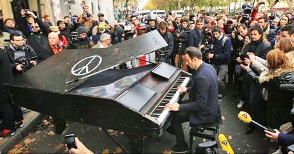 The poignant moment a pianist played John Lennon’s Imagine at Paris terror site (Video)