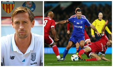 Peter Crouch tweet amusingly accuses Luis Figo of photobombing him (Pic)