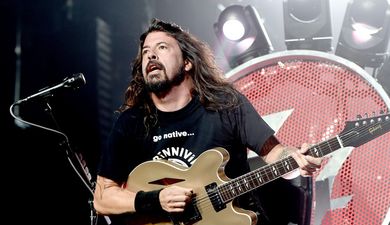 Dave Grohl pens a letter to Paris victims and releases new Foo Fighters music