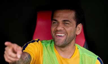 Dani Alves shuts down journalist at Barcelona press conference (Video)