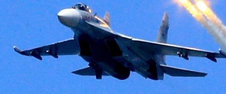 This is the moment the Turkish military shoot down Russian fighter over Syrian border (Video)