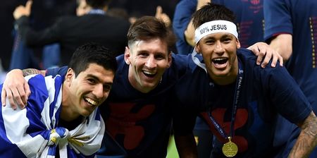 Lionel Messi and Luis Suarez want no part of Neymar’s awful outfit (Video)