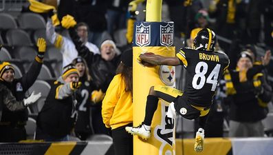 NFL player celebrates touchdown by jumping crotch-first into goalpost (Video)