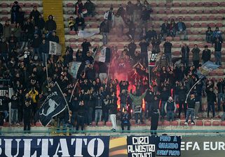 Italian police show off what they confiscated from Polish supporters in Napoli (Pic)