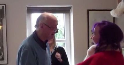 VIDEO: Grandad with Alzheimer’s recognises his niece returning from Australia for Christmas