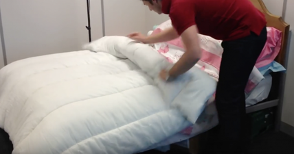 Watch this genius trick to change your duvet cover in less than 60 seconds (Video)