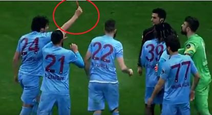 Turkish player fourth man sent off after giving referee the red card (Video)