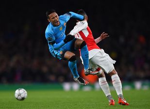 Twitter reacts: Arsenal fans rage at “biased” referee in tense first half