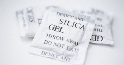 VIDEO: So THIS is what those little silica bags are for…and they’re bloody useful