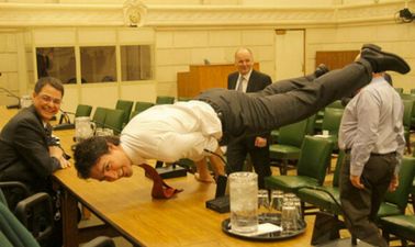 So it turns out Canadian prime minister Justin Trudeau has insane core strength