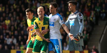 Steven Naismith gives “going for the ball” a whole new meaning in tussle with Daryl Janmaat