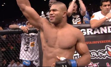 Here’s what UFC heavyweight Alistair Overeem looks like before and after his failed drugs test in 2012