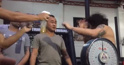 Fighter sprays opponent with urine during bizarre staredown