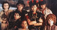 Hook’s Lost Boys perfectly reenact group photo after 25 years in tribute to Robin Williams
