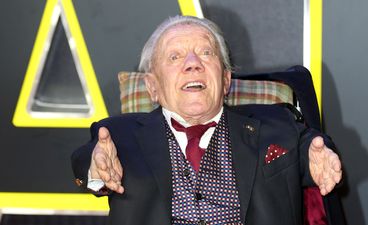 Mark Hamill pays the perfect tribute to Kenny Baker, famous for playing R2-D2, who died today