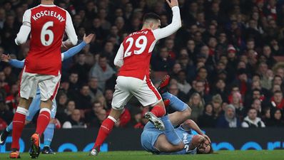 People think Arsenal’s Granit Xhaka should have seen red for this elbow