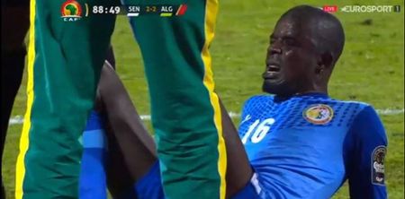 Senegal goalkeeper bizarre timewasting tactic will leave you scratching your head