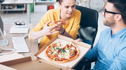 This guy taught his hungry but indecisive girlfriend a lesson when ordering pizza