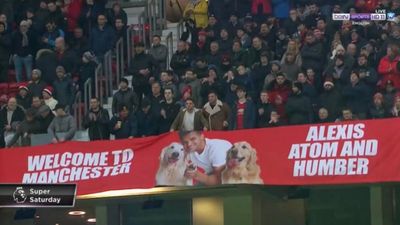 Banner of Alexis Sánchez’s dogs unveiled by Man United fans was forcibly removed by stewards