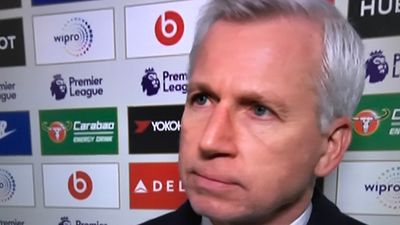 Viewers react to “ridiculous” question aimed at Alan Pardew