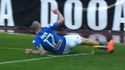 Marek Hamsik destroys corner flag, gets booked and has goal taken away