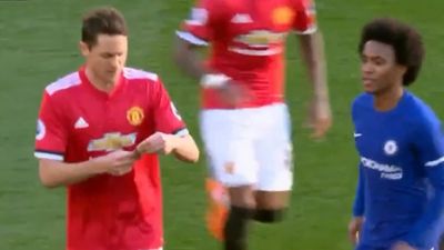 Willian tried to get a cheeky look at Jose Mourinho’s note to Nemanja Matic