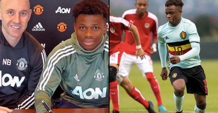 Manchester United sign 17-year-old wonderkid to professional deal