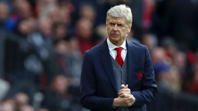 Arsène Wenger turns down PSG job, with his eyes on international position